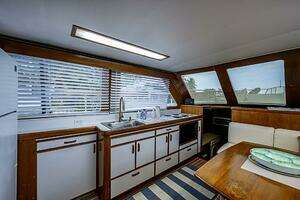 1985 Gulfstar 44 Motor Yacht thumbnail 15