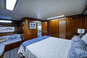 1985 Gulfstar 44 Motor Yacht thumbnail 23