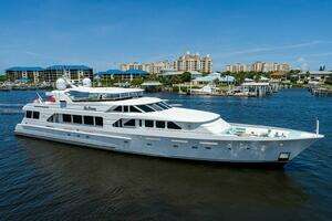 2000 Christensen Raised Pilothouse MY thumbnail 1