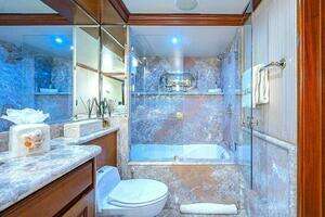 2000 Christensen Raised Pilothouse MY thumbnail 17