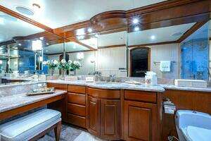 2000 Christensen Raised Pilothouse MY thumbnail 13