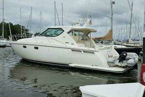 2009 Tiara Yachts Sovran 4300 thumbnail 39
