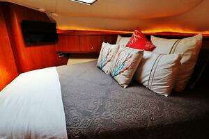 2009 Tiara Yachts Sovran 4300 thumbnail 21