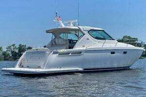 2009 Tiara Yachts Sovran 4300 thumbnail 40