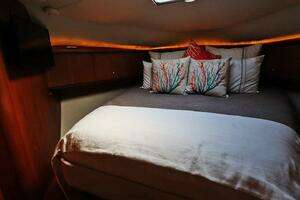 2009 Tiara Yachts Sovran 4300 thumbnail 20