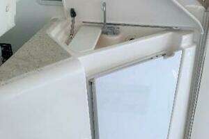 2009 Tiara Yachts Sovran 4300 thumbnail 25