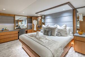 Margate 111ft Broward Yacht For Sale