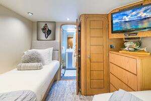 1997 Broward Raised Pilothouse thumbnail 38