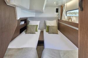 2026 Beneteau Antares 12 Coupe thumbnail 10