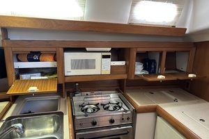 2003 Catalina 350 thumbnail 8
