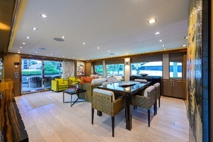2013 Hatteras 80 Motor Yacht thumbnail 12