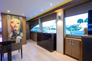 2013 Hatteras 80 Motor Yacht thumbnail 9