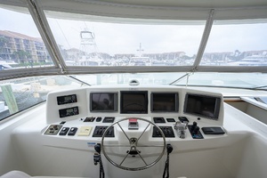 2013 Hatteras 80 Motor Yacht thumbnail 55