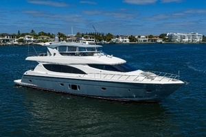 2013 Hatteras 80 Motor Yacht thumbnail 61