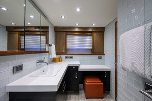 H2OME 80ft Hatteras Yacht For Sale