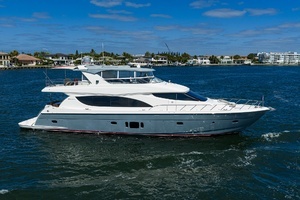 2013 Hatteras 80 Motor Yacht thumbnail 59