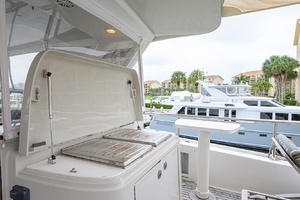 2013 Hatteras 80 Motor Yacht thumbnail 47