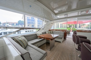2013 Hatteras 80 Motor Yacht thumbnail 50
