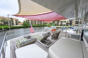 2013 Hatteras 80 Motor Yacht thumbnail 44