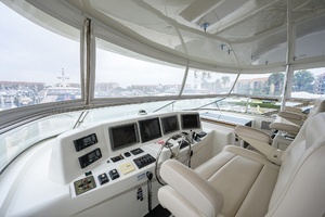 2013 Hatteras 80 Motor Yacht thumbnail 56