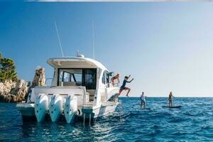 2026 Beneteau Antares 12 Coupe thumbnail 3