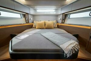 2026 Beneteau Antares 12 Coupe thumbnail 8