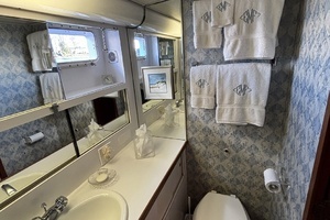 1979 Hatteras Motor Yacht thumbnail 34