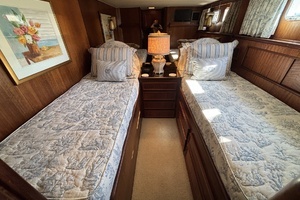 1979 Hatteras Motor Yacht thumbnail 30
