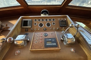1979 Hatteras Motor Yacht thumbnail 14