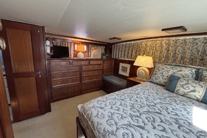 Miles Away 53ft Hatteras Yacht For Sale
