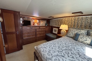 1979 Hatteras Motor Yacht thumbnail 37