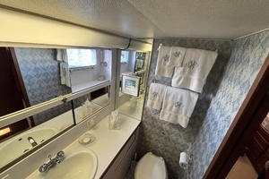 1979 Hatteras Motor Yacht thumbnail 35