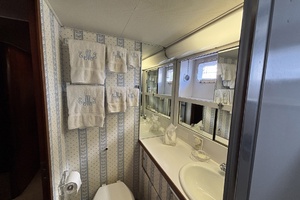 Miles Away 53ft Hatteras Yacht For Sale