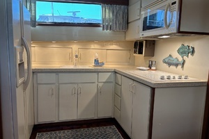 1979 Hatteras Motor Yacht thumbnail 18