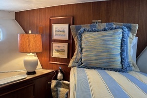 1979 Hatteras Motor Yacht thumbnail 22