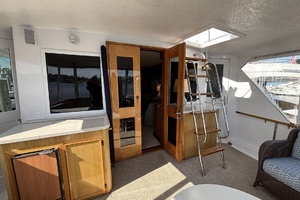 1979 Hatteras Motor Yacht thumbnail 9