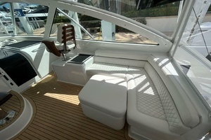 2023 Viking 54 Open thumbnail 10