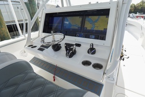2022 Sea Hunter 41 CTS thumbnail 12
