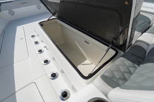 2022 Sea Hunter 41 CTS thumbnail 19