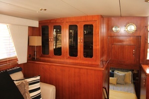 1995 Jefferson 52 Rivanna Cockpit MY thumbnail 7