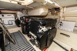 2016 Tiara Yachts Q44 thumbnail 17