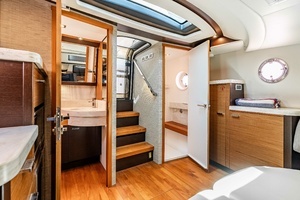 2016 Tiara Yachts Q44 thumbnail 11