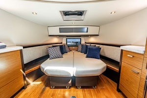 2016 Tiara Yachts Q44 thumbnail 7