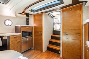 2016 Tiara Yachts Q44 thumbnail 10