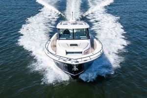 2016 Tiara Yachts Q44 thumbnail 31