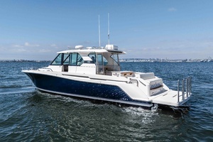 2016 Tiara Yachts Q44 thumbnail 23