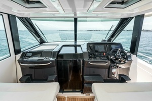 2016 Tiara Yachts Q44 thumbnail 2