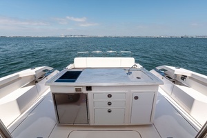 2016 Tiara Yachts Q44 thumbnail 4