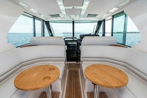 2016 Tiara Yachts Q44 thumbnail 5