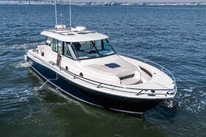 2016 Tiara Yachts Q44 thumbnail 27